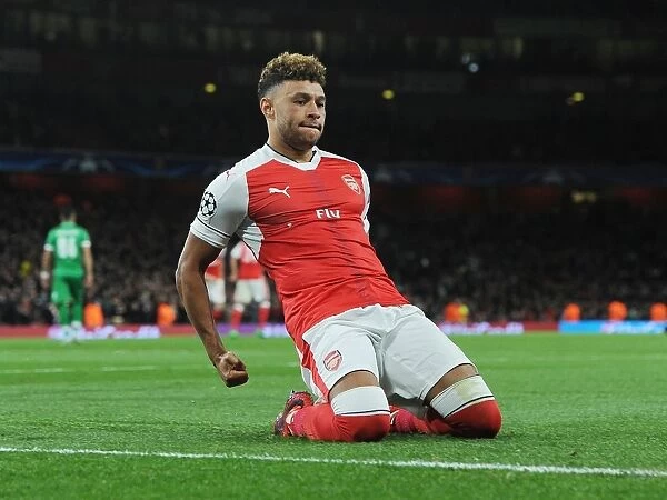 Arsenal's Oxlade-Chamberlain Scores in Champions League Victory over Ludogorets (2016-17)