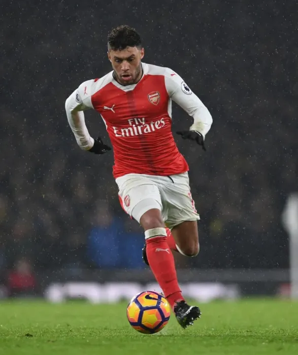 Framed Print : Arsenal's Oxlade-Chamberlain Shines in Arsenal v Watford Premier League Clash (2016-17)
