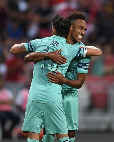 Arsenal's Ozil and Aubameyang Celebrate Goal in Arsenal vs. Paris Saint-Germain International Champions Cup 2018