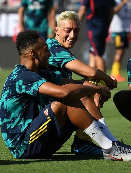 Arsenal's Ozil and Aubameyang Prepare for Action against ACF Fiorentina in 2019 International Champions Cup, Charlotte