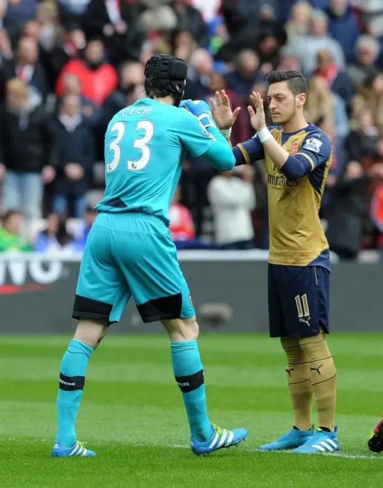 Framed Print : Arsenal's Ozil and Cech Prepare for Sunderland Clash (Premier League 2015-16) Framed Print : Arsenal's Ozil and Cech Prepare for Sunderland Clash (Premier League 2015-16)