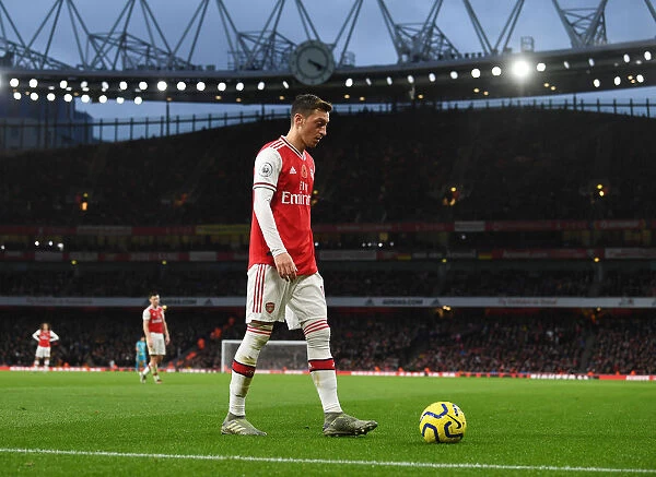 Arsenal's Ozil Faces Wolverhampton Wanderers in Premier League Showdown