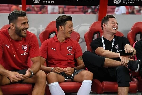 Arsenal's Ozil and Kolasinac Engage in Pre-Match Chat with PSG's Draxler (2018 International Champions Cup, Singapore)