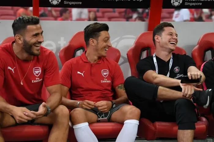 Framed Print : Arsenal's Ozil and Kolasinac Engage in Pre-Match Chat with PSG's Draxler (2018 International Champions Cup, Singapore) Framed Print : Arsenal's Ozil and Kolasinac Engage in Pre-Match Chat with PSG's Draxler (2018 International Champions Cup, Singapore)