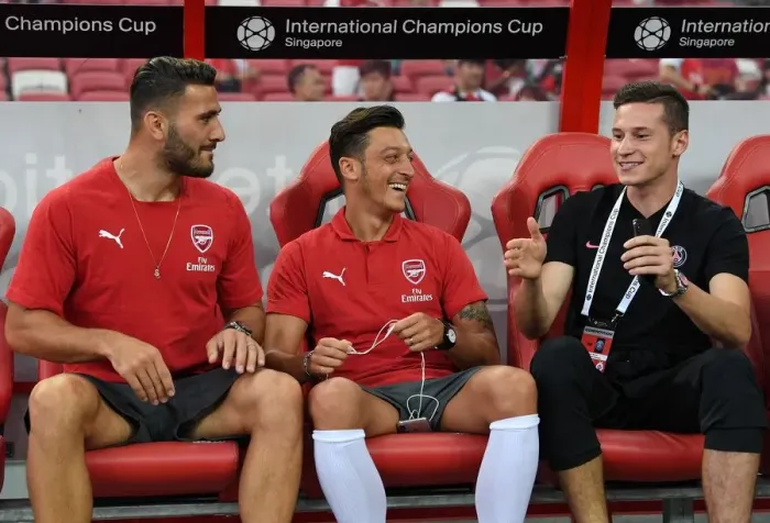 Framed Print : Arsenal's Ozil and Kolasinac Engage with PSG's Draxler Ahead of 2018 International Champions Cup Clash Framed Print : Arsenal's Ozil and Kolasinac Engage with PSG's Draxler Ahead of 2018 International Champions Cup Clash