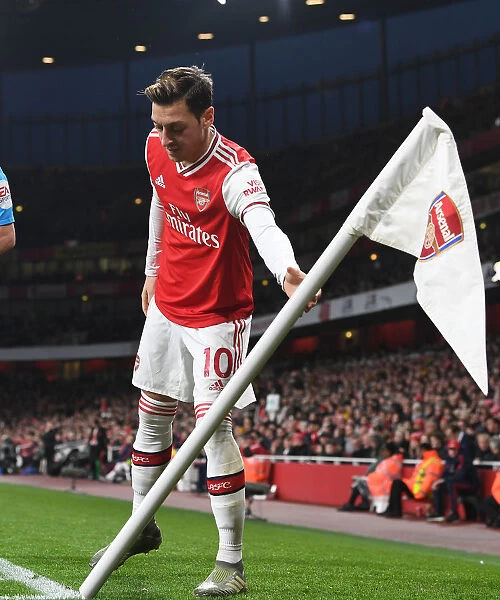 Arsenal's Ozil Shines in Arsenal FC vs Southampton FC Premier League Clash (November 2019)