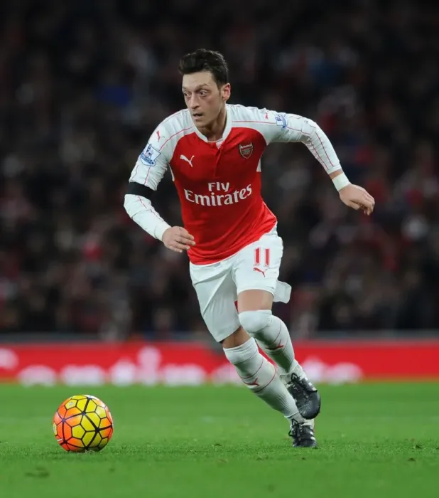 Framed Print : Arsenal's Ozil Shines: Brilliant Performance Against Bournemouth (2015-16)
