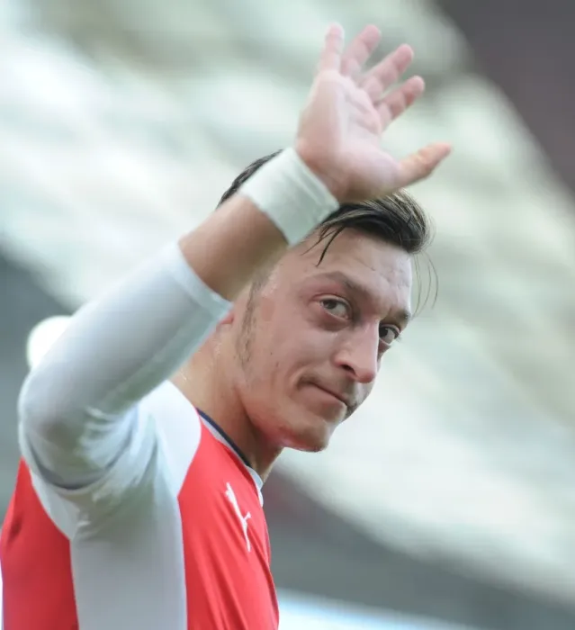 Framed Print : Arsenal's Ozil Sparks Brilliance: Arsenal v Swansea City (2016-17) Framed Print : Arsenal's Ozil Sparks Brilliance: Arsenal v Swansea City (2016-17)