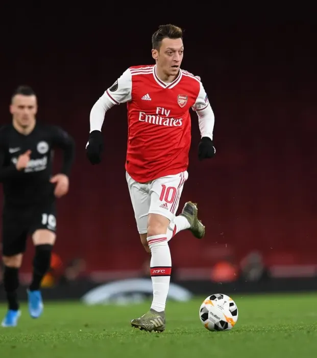 Framed Print : Arsenal's Ozil Stars in Europa League Showdown vs. Eintracht Frankfurt