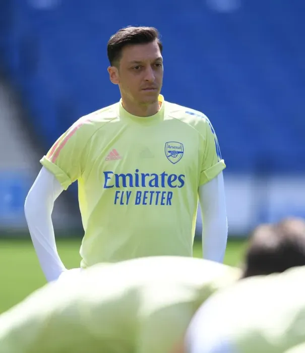 Framed Print : Arsenal's Ozil Waits on Empty Sidelines: Brighton vs. Arsenal, Premier League 2019-2020 Framed Print : Arsenal's Ozil Waits on Empty Sidelines: Brighton vs. Arsenal, Premier League 2019-2020