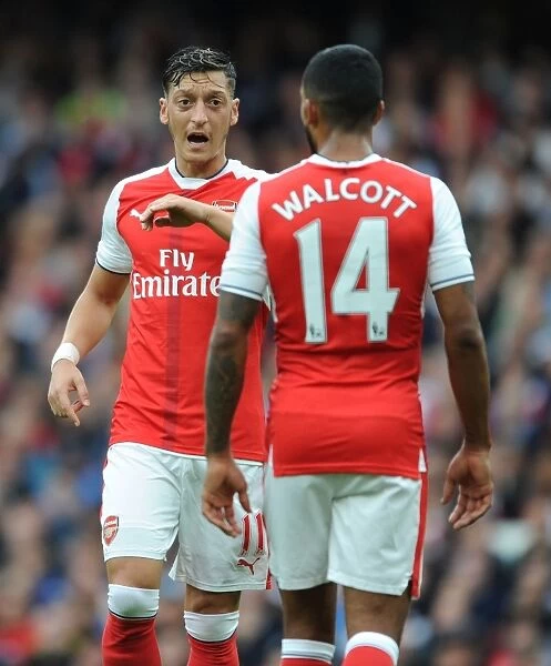 Arsenal's Ozil and Walcott in Action: Arsenal vs. Southampton (2016-17)