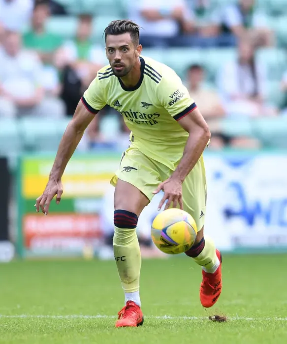Framed Print : Arsenal's Pablo Mari in Action at Hibernian Friendly