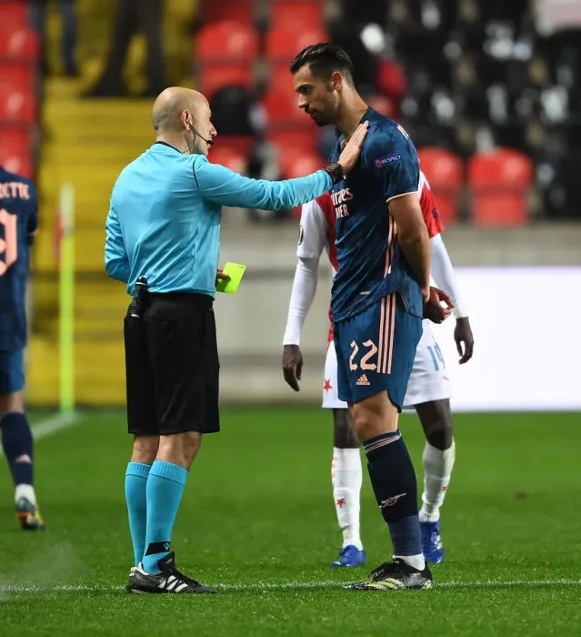 Framed Print : Arsenal's Pablo Mari Discusses Calls with Referee in Empty Eden Arena during Slavia Prague vs Arsenal UEFA Europa League Quarterfinal