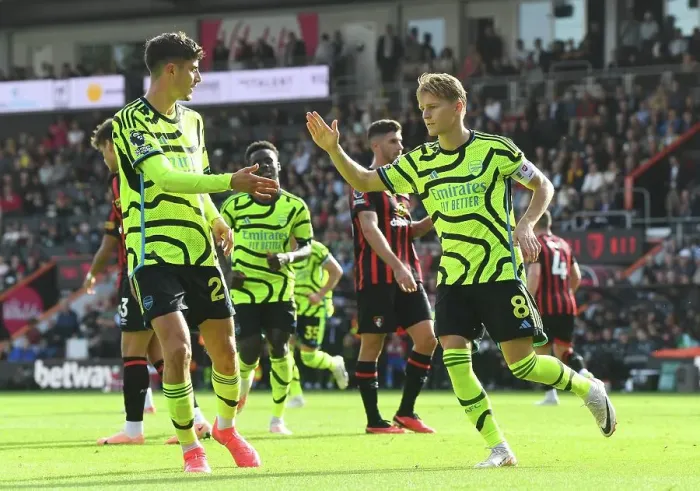 Framed Print : Arsenal's Penalty Double: Martin Odegaard and Kai Havertz Celebrate at Vitality Stadium (AFC Bournemouth vs Arsenal, 2023-24)