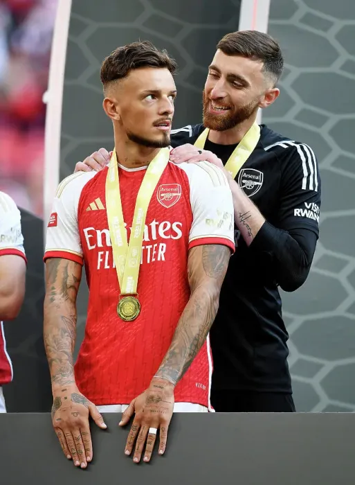 Framed Print : Arsenal's Penalty Heroes: Ben White and Matt Turner Celebrate Community Shield Victory