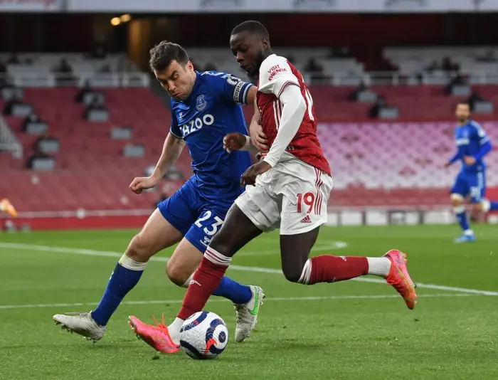 Framed Print : Arsenal's Pepe Clashes with Everton's Coleman in Premier League Showdown Framed Print : Arsenal's Pepe Clashes with Everton's Coleman in Premier League Showdown