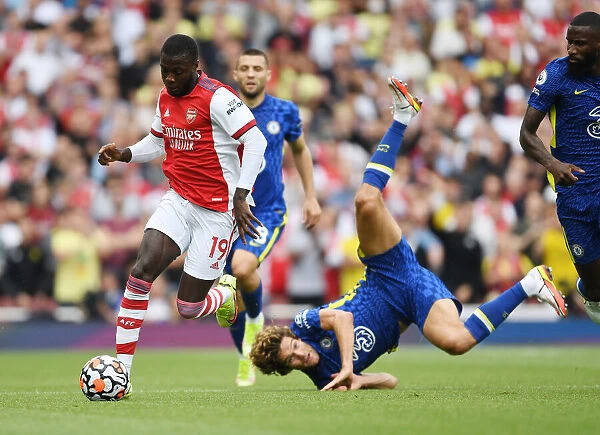Arsenal's Pepe Outmaneuvers Chelsea's Alonso in Premier League Clash