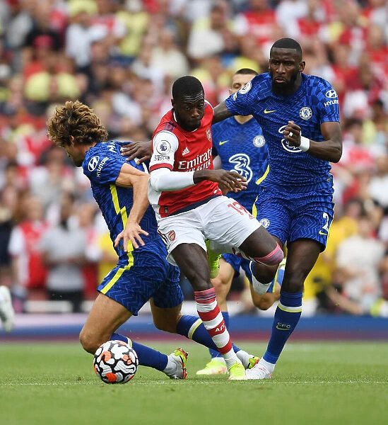 Arsenal's Pepe Outshines Chelsea Defenders: A Dazzling Display of Skill in Arsenal vs. Chelsea Clash