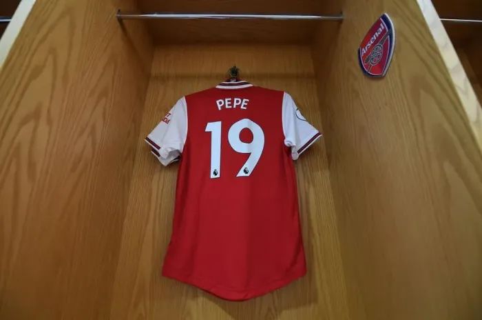 Framed Print : Arsenal's Pepe Readies for Aston Villa Clash in Emirates Stadium
