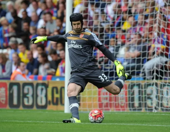 Framed Print : Arsenal's Petr Cech in Action: Crystal Palace vs Arsenal (2015-16)