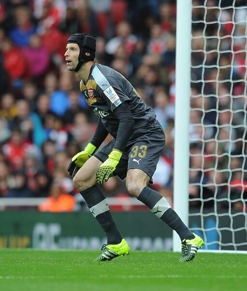 Arsenal's Petr Cech in Action against VfL Wolfsburg at the Emirates Cup 2015 / 16