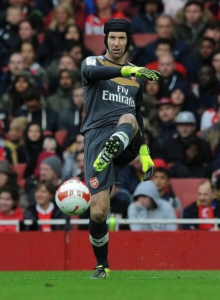 Arsenal's Petr Cech in Action Against VfL Wolfsburg at the Emirates Cup 2015 / 16