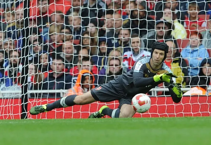 Framed Print : Arsenal's Petr Cech in Action Against VfL Wolfsburg at the Emirates Cup 2015 / 16