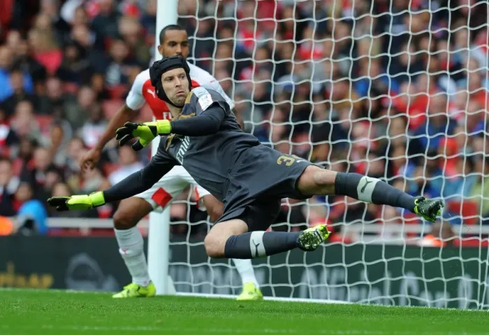 Framed Print : Arsenal's Petr Cech in Action Against VfL Wolfsburg at Emirates Cup 2015 / 16