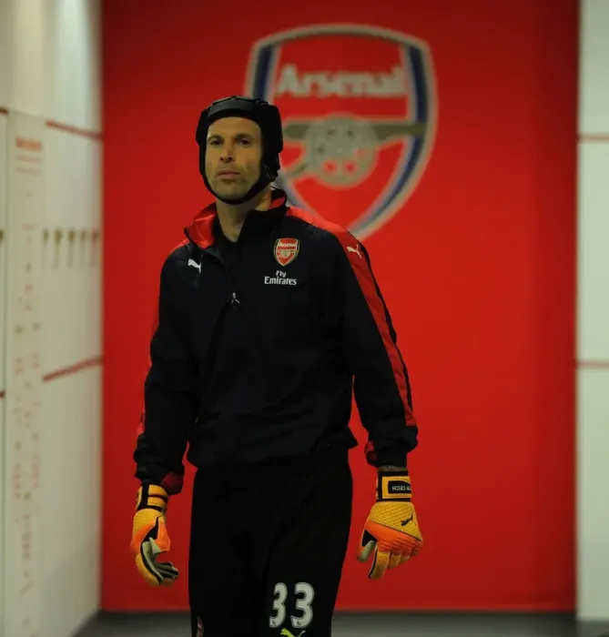 Framed Print : Arsenal's Petr Cech: Focused Before Arsenal v Everton (2016-17)
