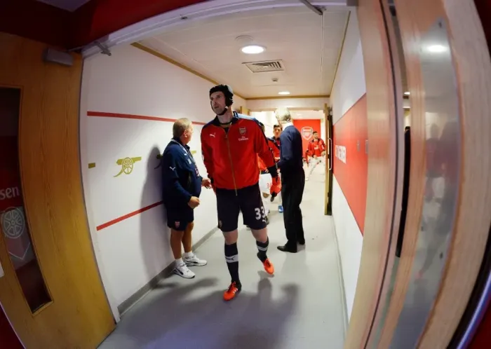 Framed Print : Arsenal's Petr Cech Gears Up for Arsenal vs. Everton (2015 / 16) Framed Print : Arsenal's Petr Cech Gears Up for Arsenal vs. Everton (2015 / 16)