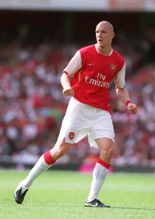 Framed Print : Arsenal's Philippe Senderos Leads Victory Over Paris Saint-Germain in Emirates Cup (2007): 2-1