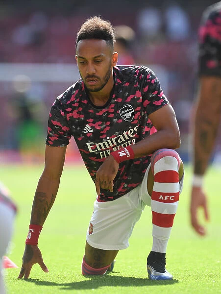 Arsenal's Pierre-Emerick Aubameyang Gears Up for Arsenal v Norwich City (2021-22)