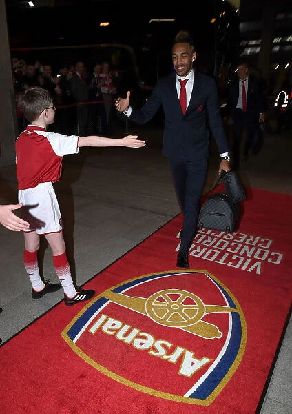 Arsenal's Pierre-Emerick Aubameyang Greets the Mascot Before Arsenal vs Stoke City (April 2018)