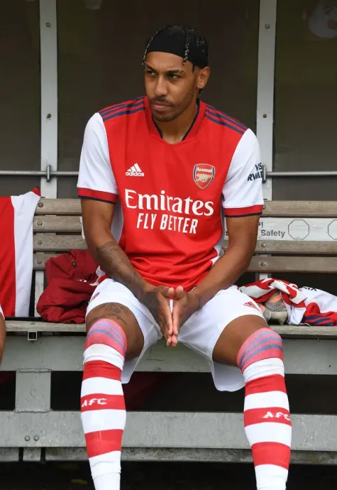 Framed Print : Arsenal's Pierre-Emile Smith Rowe Gears Up for Arsenal's 2021-22 Pre-Season Match Against Millwall