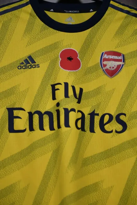Framed Print : Arsenal's Poppy-Emblazoned Jerseys Before Leicester Clash (Premier League 2019-20) Framed Print : Arsenal's Poppy-Emblazoned Jerseys Before Leicester Clash (Premier League 2019-20)