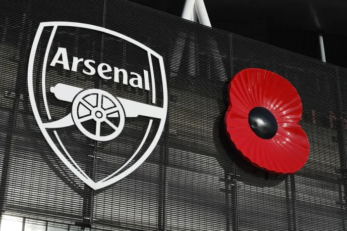 Framed Print : Arsenal's Poppy Tribute: Arsenal vs Molde, Europa League at Emirates Stadium, London