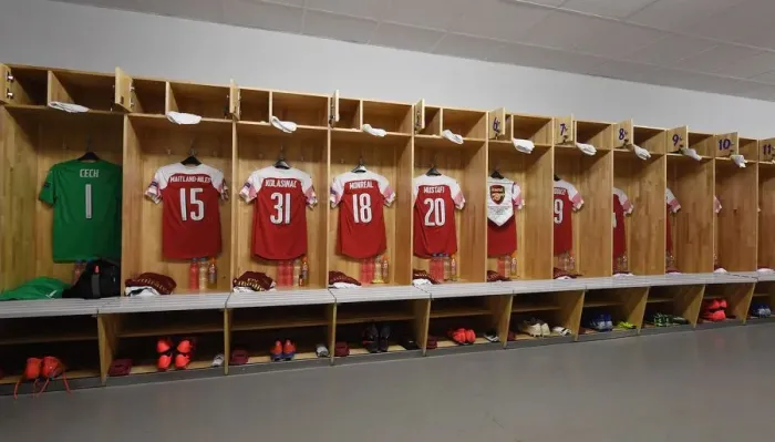 Framed Print : Arsenal's Pre-Match Huddle: BATE Borisov vs Arsenal, UEFA Europa League Round of 32 (First Leg)