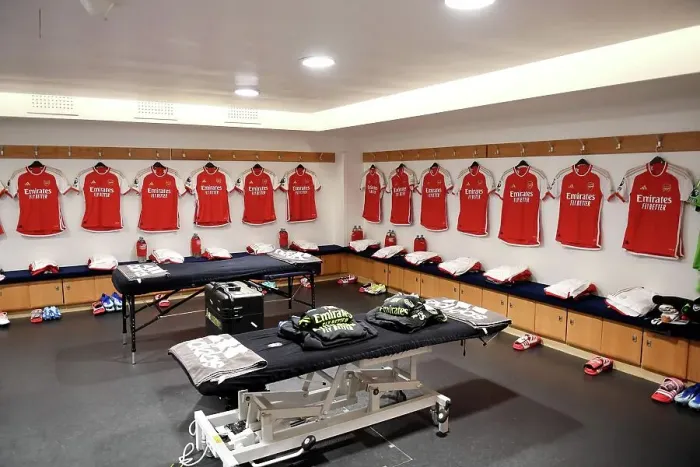 Framed Print : Arsenal's Pre-Match Huddle: Chelsea vs Arsenal, Premier League 2023-24