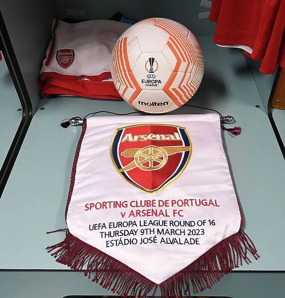 Arsenal's Pre-Match Huddle: United in Focus before Facing Sporting Lisbon in UEFA Europa League 2022-23 Round of 16