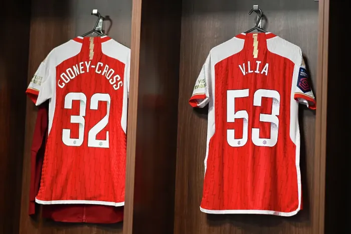 Framed Print : Arsenal's Pre-Match Preparation: Leicester City vs Arsenal Women's Super League