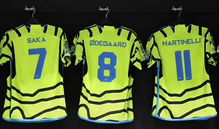 Framed Print : Arsenal's Pre-Match Preparation: Saka, Odegaard, and Martinelli in the Dressing Room (West Ham United vs Arsenal, Carabao Cup 2023-24)