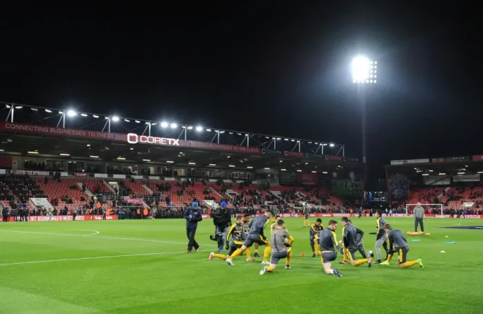 Framed Print : Arsenal's Pre-Match Warm-Up at AFC Bournemouth's Vitality Stadium (Premier League, 2016-17) Framed Print : Arsenal's Pre-Match Warm-Up at AFC Bournemouth's Vitality Stadium (Premier League, 2016-17)