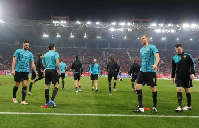 Framed Print : Arsenal's Pre-Match Warm-Up: Olympiacos vs Arsenal, UEFA Champions League 2015-16
