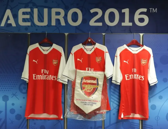 Framed Print : Arsenal's Pre-Season Away Gear Displays at RC Lens Stadium (2016-17) Framed Print : Arsenal's Pre-Season Away Gear Displays at RC Lens Stadium (2016-17)