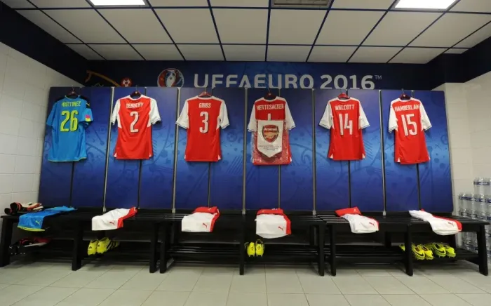 Framed Print : Arsenal's Pre-Season Away Gear at RC Lens Stadium (2016-17) Framed Print : Arsenal's Pre-Season Away Gear at RC Lens Stadium (2016-17)