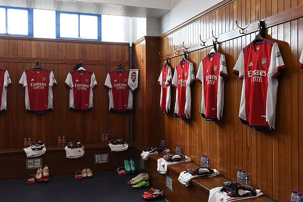 Arsenal's Pre-Season at Ibrox: A Glimpse into the Gunners Changing Room
