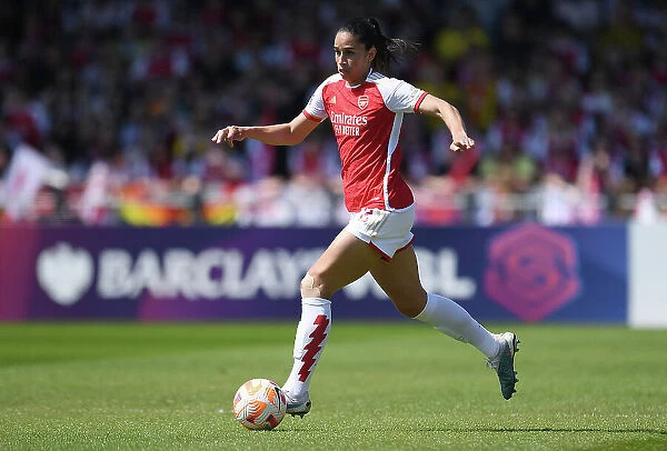 Arsenal's Rafaelle Souza in Action: Arsenal Women vs. Aston Villa (FA Women's Super League, 2022-23)