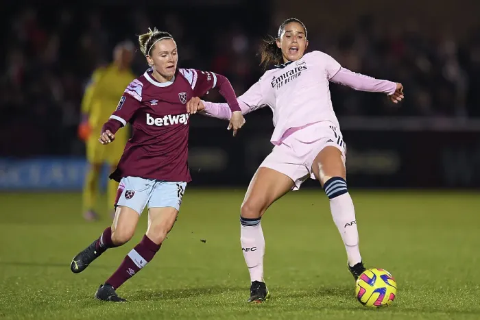 Framed Print : Arsenal's Rafaelle Souza in Action: Women's Super League Clash Against West Ham United