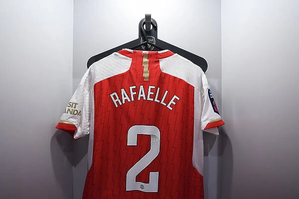 Arsenal's Rafaelle Souza: Focus on Her Match-Ready Shirt Before Aston Villa Clash