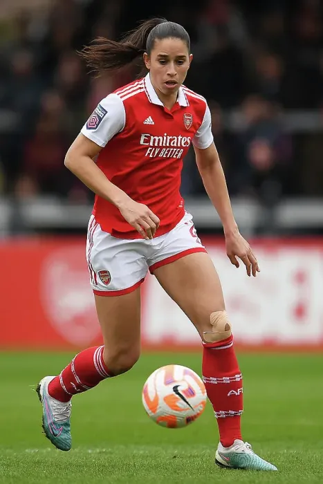 Framed Print : Arsenal's Rafaelle Souza Scores Past Manchester City Defenders in FA WSL Thriller